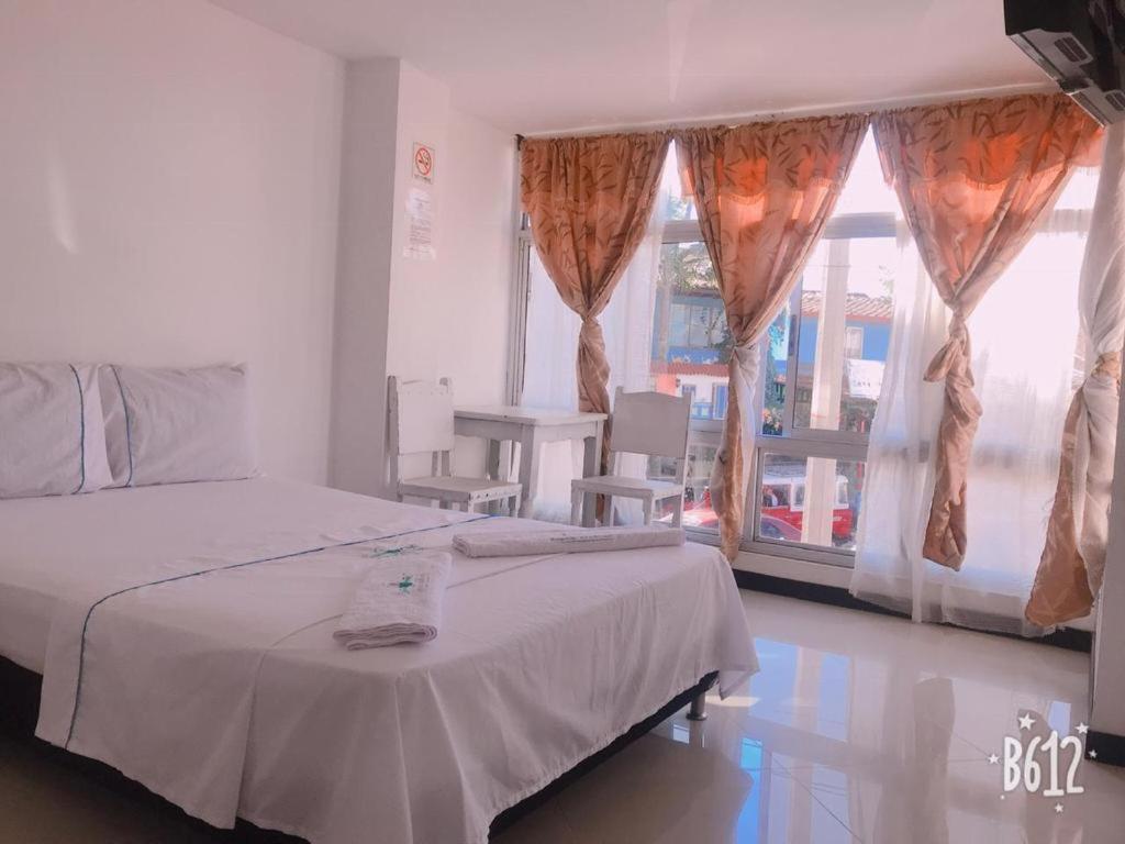 Hospedaje 3 Esquinas Guatapé Εξωτερικό φωτογραφία